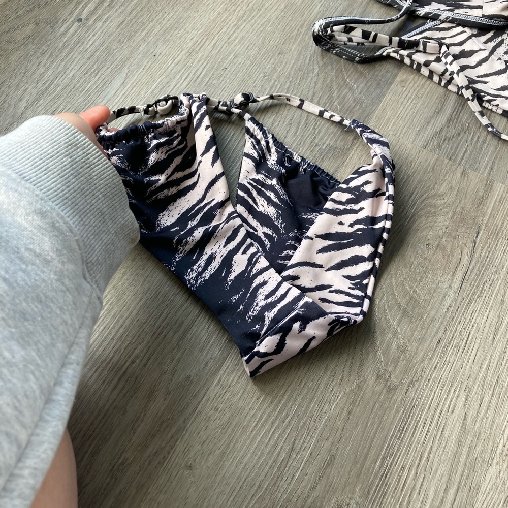 Stone fox bikini - Picture 3 of 9